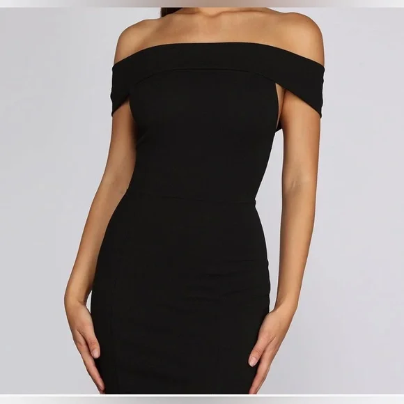 Elegant Black Off-Shoulder Dress - Picture 3 of 8